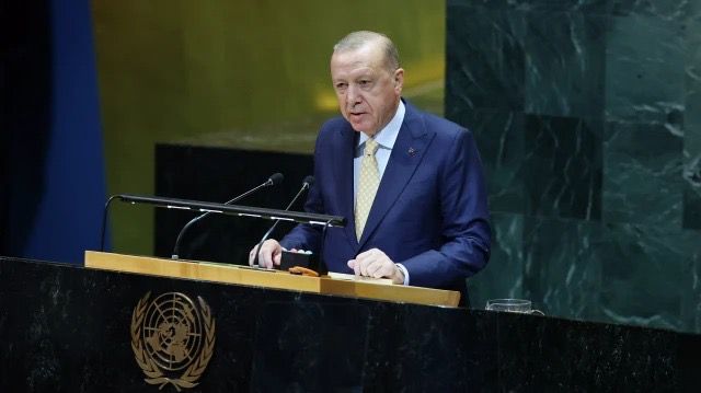 Cumhurbaşkanımız <a href="/RTErdogan/">Recep Tayyip Erdoğan</a> konuşması, dünya basının gündeminde

Caliber az: Erdoğan BM Güvenlik Konseyi Reformu Çağrısı Yaptı

Middle East Eye: Erdoğan, İsrail'in politikalarını eleştirdi

Al Arabiya: Erdoğan ve Trump, f-35 konusunda müzakere edecek

Dünya Beşten Büyüktür