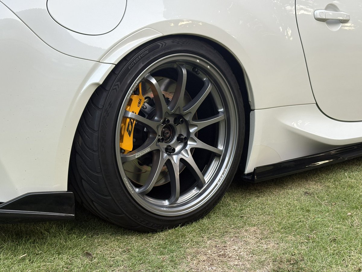 リップ修理中のためリアビューを載せます！
CE28Nplus “宮ニキカラー”
に履き替えました！