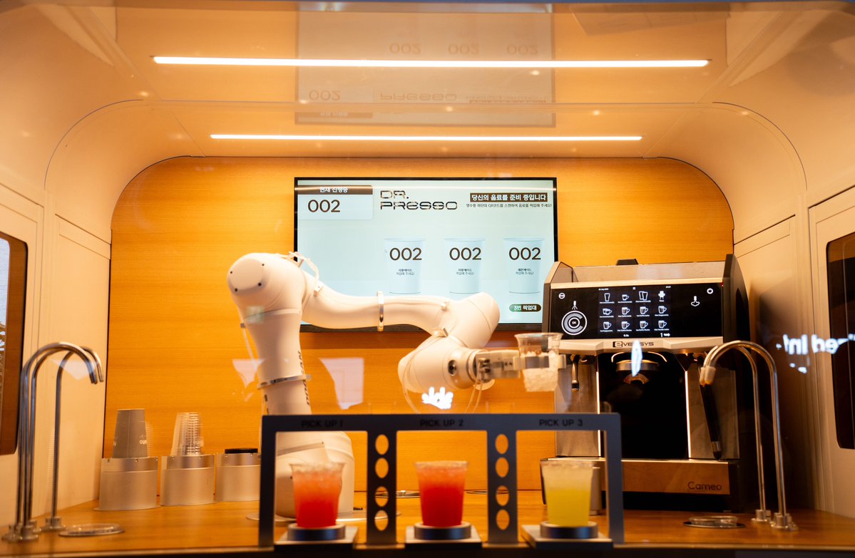 peaq's tweet image. peaq’s at @KBWofficial 🇰🇷

Come grab a coffee from the robo-barista and say hi to our humanoid hosts 

Join the raffle for a chance to win DePIN devices

All that and more – at booth #3, Vista Booth Hall, B2 floor, next to Sui Stage