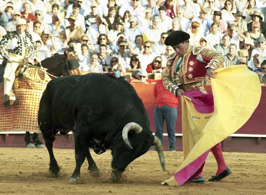 El maestro 𝐂𝐮𝐫𝐫𝐨 𝐑𝐨𝐦𝐞𝐫𝐨 𝐡𝐚 𝐬𝐢𝐝𝐨 𝐢𝐧𝐠𝐫𝐞𝐬𝐚𝐝𝐨 𝐝𝐞 𝐧𝐮𝐞𝐯𝐨.

La causa es una neumonía tras haber dado positivo en Covid-19 a sus 91 años.

Recemos por la salud del Faraón.