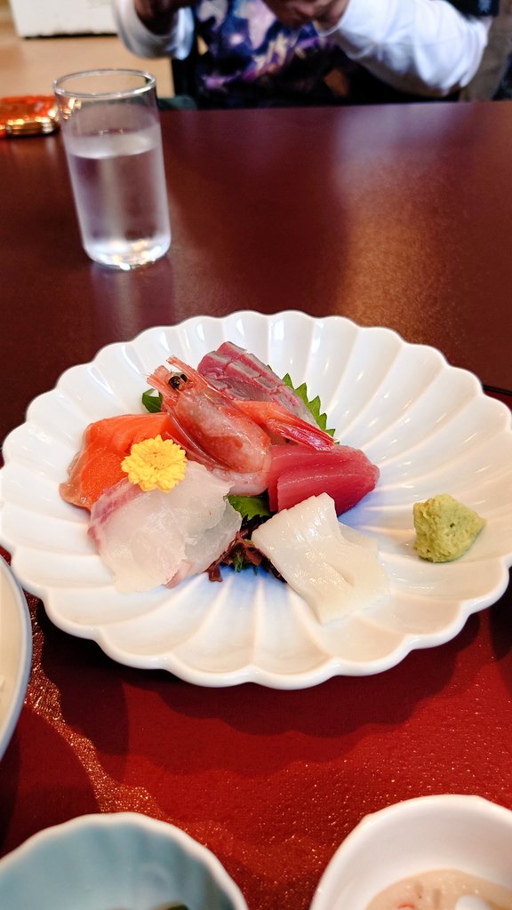 fguzoda's tweet image. お昼ごはんは
ひもの屋さんで

#どこ
？