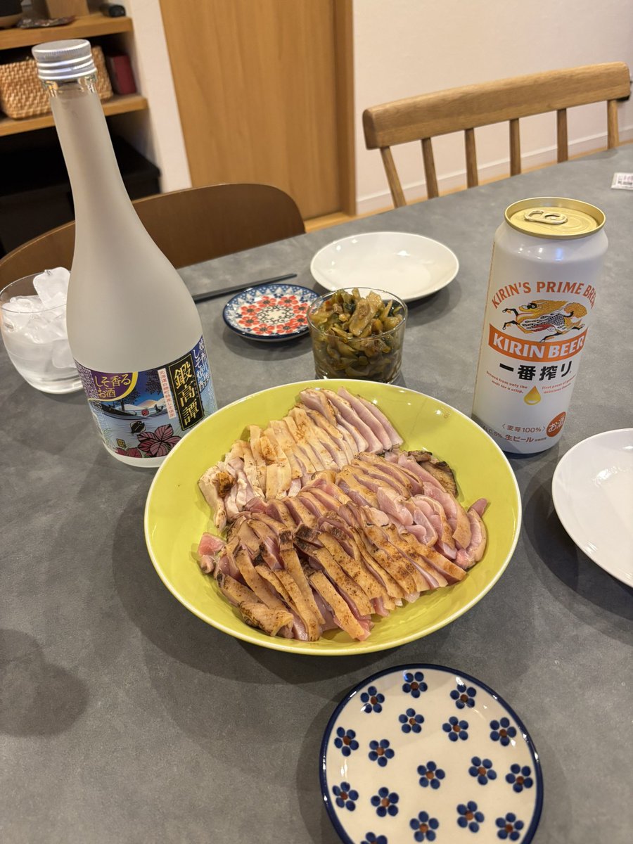 joruno_eiru's tweet photo. この前のオフ会のビール残ってるので妻と飲み会😏
美術巡りしてジムいってからの飲み会。
充実した一日でした。 https://t.co/u2pACUXiNF
