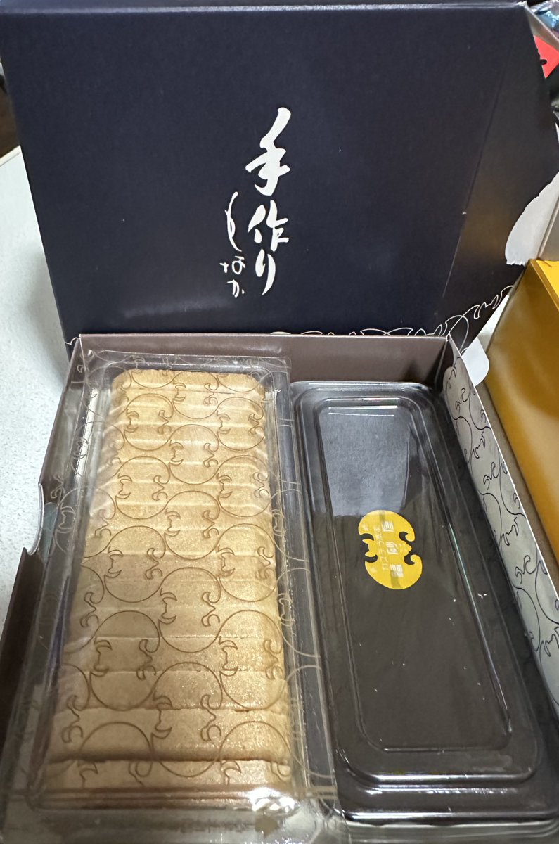 自分へのお土産はやっぱり福砂屋のカステラ🥰
お店で夫が「なにこれ？」というので手作りもなかも🤭
私は昔からよく食べてたけど夫は知らなかったらしい🤔