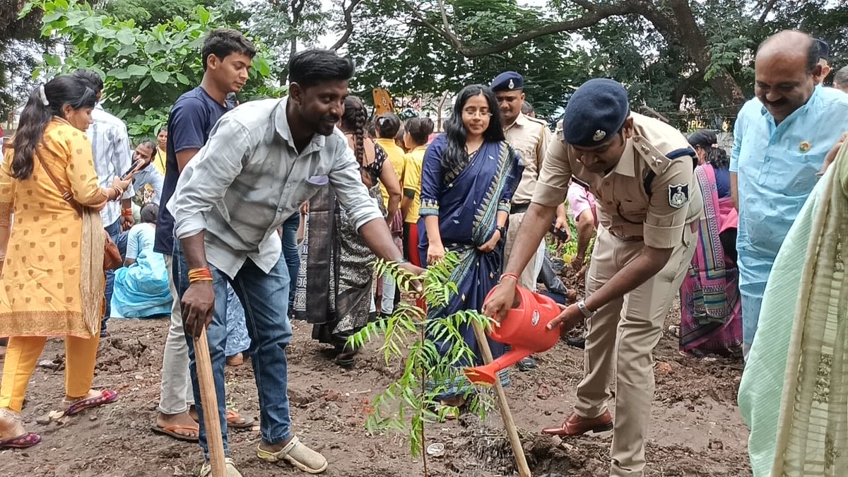 khargone_nagar's tweet photo. स्वच्छता की सेवा अभियान 2025 पखवाड़ा का शुभारंभ कार्यक्रम आयोजित किया गया 17अक्टूबर से 2अक्टूबर तक स्वच्छता ही सेवा पखवाड़ा मनाया जाएगा जिसमें जन जागरूकता हेतु विभिन्न गतिविधियों का आयोजन किया जाएगा।#SHS2025 #SwachhataHiSeva2025 #Swachhotsav #SwachhSurvekshan2025MadhyaPradesh https://t.co/Vbf2jt8TSM