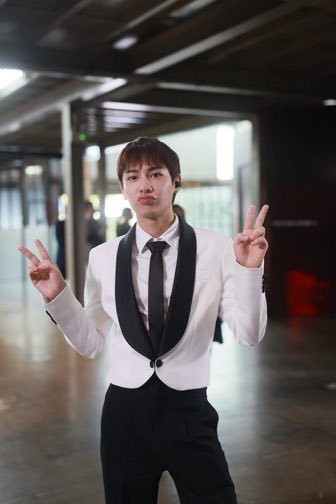 ogluvsme's tweet image. im the professional holder of that tiny waist