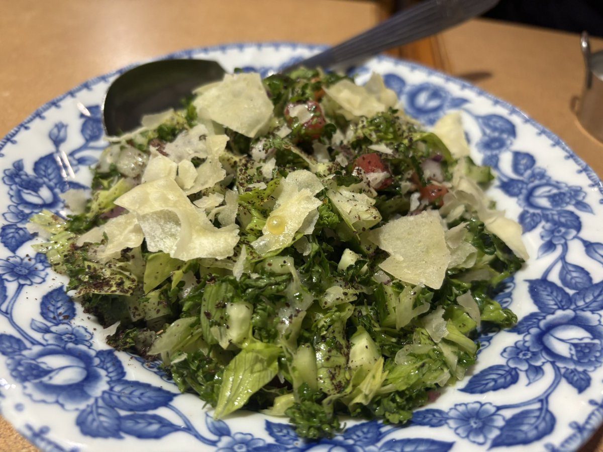 ieb_3rd's tweet image. おすすめしてくださった心斎橋のビリヤニを食べてきた。あとサラダも。美味しい。辛い。ライタがめっちゃきゅうりで美味しい。マトンお肉ゴロゴロで最高✨