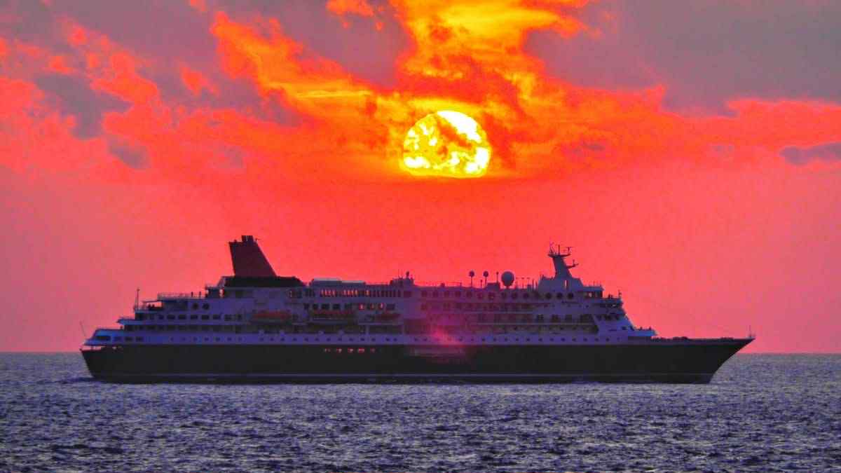#にっぽん丸 の旅⛴️
#八丈島 は３月の《夕鶴》以来でしたが、仲良くなった島の皆さまが歓迎して下さいました🥰
どうもありがとうございました❗️

今週は #長崎
第６回　マダム・バタフライ国際コンクールの審査員♫
mb-nagasaki.com

世界中から集まる皆さんの演奏を楽しみにしています💪