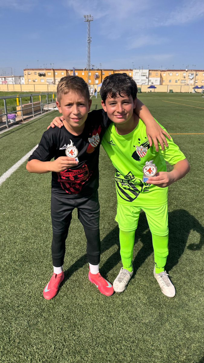 Nuestro Alevín A
Campeones del Torneo Cangrejo CUP de Villafranco
Partidos impecables , deportividad y muchos goles describen la participación de nuestros chicos en este torneo.
Pablo y Gonzalo fueron galardonados por su actuación como  portero menos goleado y máximo goleador❤️