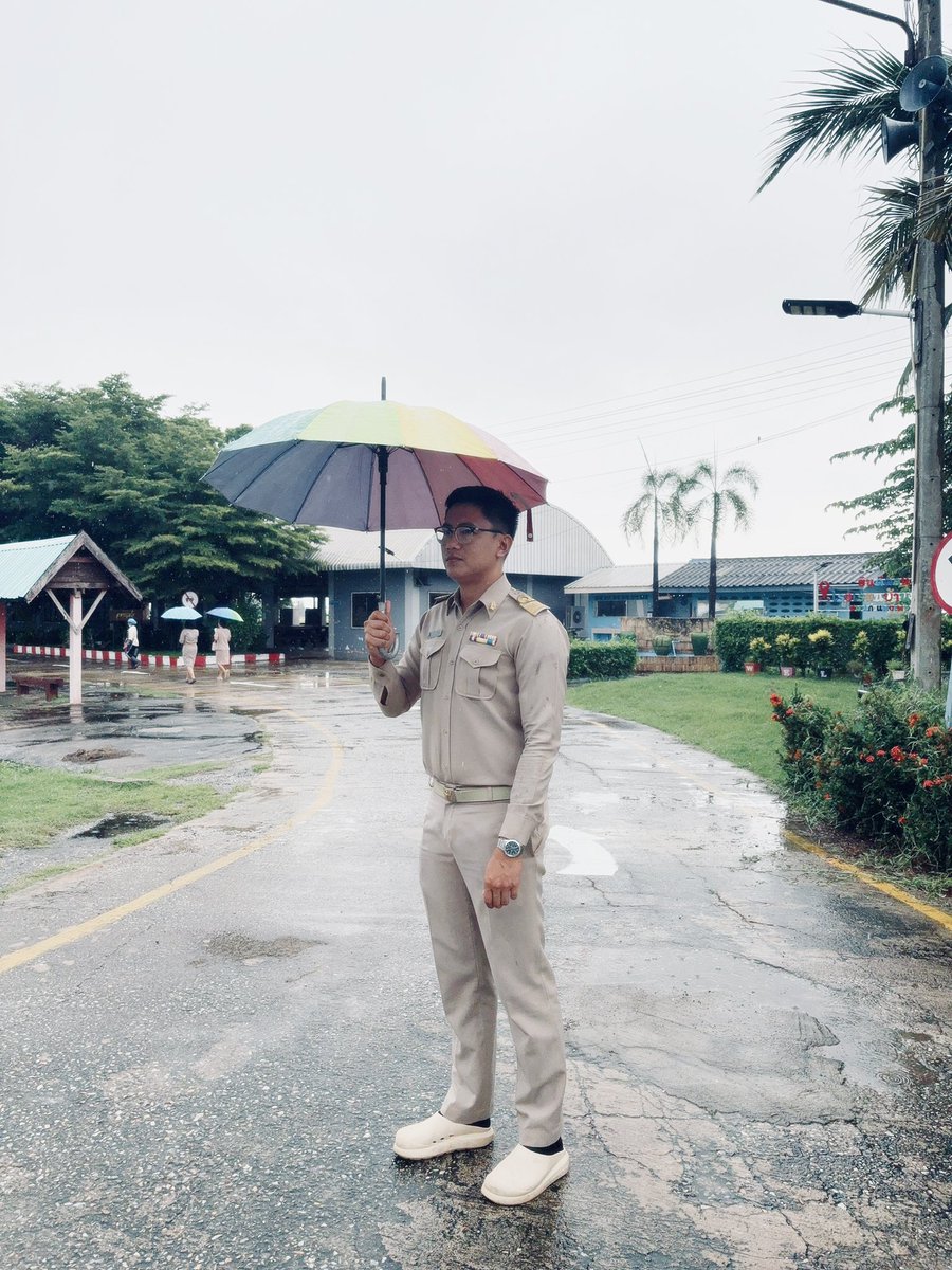 ฝนตกแล้ว ผมมีร่มนะครับ 😊