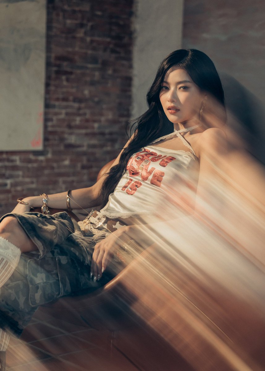 mayaonline2002's tweet image. คอลแลบส์ปึ้ง! เพลงปึ้ง! “FOURTH” #Fourthnattawat คัมแบคซิงเกิลสุดร้อนแรง “Side To Side - FOURTH feat. MABELZ PiXXiE” ประกบพี่สาวคนสวย “มาเบล” #Mabelz_PiXXiE พร้อมลุคใหม่สุดกร้าวใจ❤️‍🔥✨️โดยมี “HYE (ฮาย) Paper Planes” นั่งแท่น Producer เพิ่มดีกรีความร้อนแรงให้กับซิงเกิลนี้อีกด้วย…