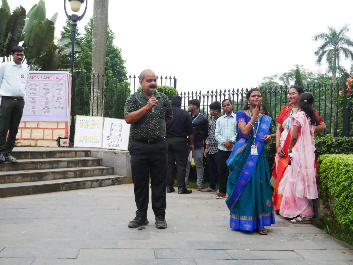 SvnirtarOlatpur's tweet image. A powerful street play was performed at IG Park by the students of DISLI and deaf students, marking the celebration of International Sign Language Day. The performance beautifully conveyed the importance of sign language in creating an inclusive society.
@Drvirendrakum13