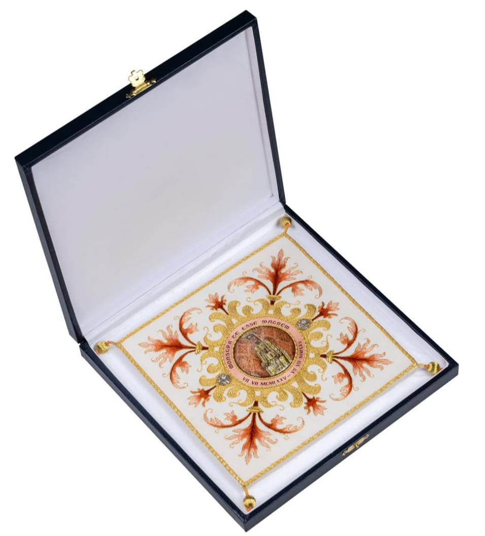 La ofrenda que este año hace la carrera de 500KM Tajamar-Torreciudad es una Palia. Coincidiendo con el 50 aniversario del Santuario de <a href="/torreciudad_org/">Torreciudad</a> 

#santuariodetorreciudad #500km #tajamartorreciudad #palia #caliz #objetoslitúrgicos <a href="/ColegioTajamar/">Tajamar 🧡 #MásPlurales</a>