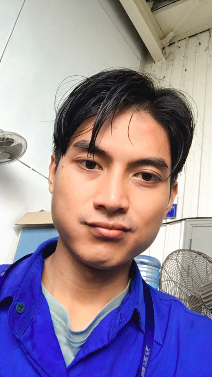 Mau nya pulang kerja ada yang peluk terus di puk puk … huhuhuhu