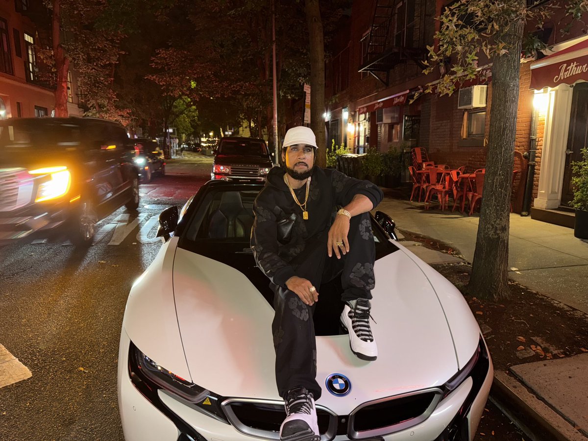 Kingpopcornpyp's tweet image. The King owns thy neighborhood.