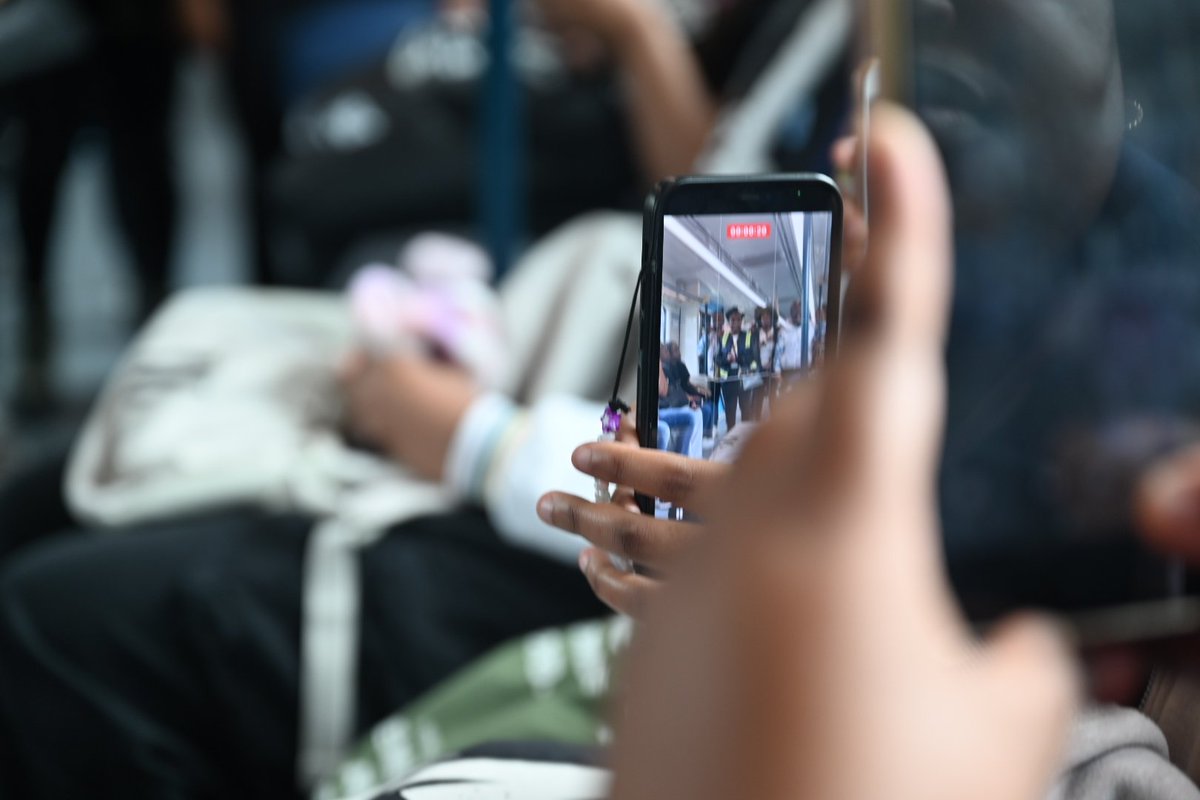 PRASA_Group's tweet image. 🚆🌿 PRASA Rail CEO, Ms Nwabisa Gqamane-Ntiyane, joined the @MetrorailWC team onboard to connect with commuters during @SANParks! 🇿🇦 Free entry + special train services = a winning combo for celebrating Heritage &amp;amp; Tourism Month. 🏞️ #PeoplesTrain #IsitimelaSabantu #AccessWeek