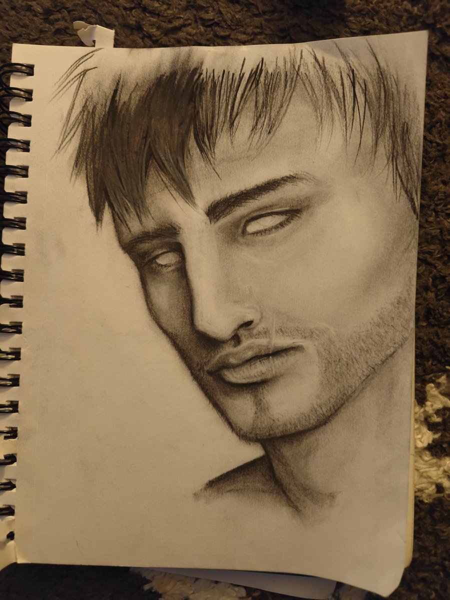 I'm trying to draw again and it's so hard, 2nd pic is where I left off before bed. LORD #Traditionalart
#Fanart #MassEffect #shepard #ocs