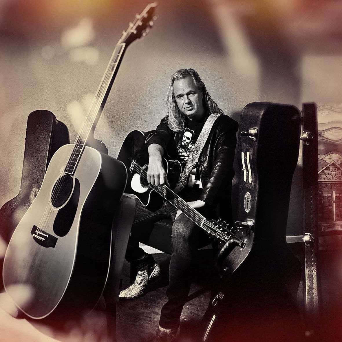 Erg leuk. Zondag 5 oktober mag ik weer naar Theaterkerk Jellum Mammemmahuis. Tegenover eetcafé <a href="/jonkersikke/">jonkersikke</a>  waar je eventueel voorafgaand aan het concert voor een scherpe prijs kan lunchen of na het concert kan dineren via combinatietickets.
ticketkantoor.nl/shop/nyhoffokt… 
tot dan!