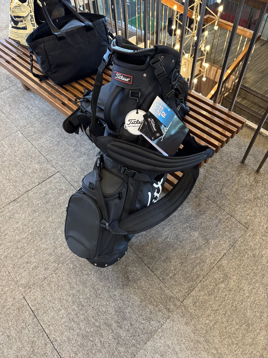 オープンコンペでキャディバッグもらった・・・キャディバッグって持ってるからどうしたらいいかなってなる🤔