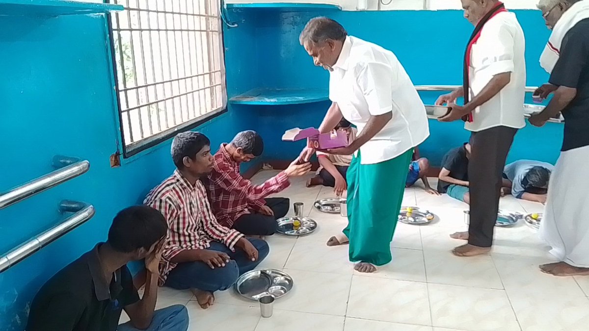 karikalan3031's tweet image. மறுமலர்ச்சி திராவிட முன்னேற்றக் கழகத்தின் பொதுச் செயலாளர், 
&quot;மாமனிதர்&quot; தலைவர் வைகோ அவர்களின் 82 ஆவது பிறந்தநாளை முன்னிட்டு இன்று (23.09.2025) செவ்வாய்க்கிழமை, பிற்பகல் 12.30 மணி அளவில், புதுச்சேரி, அரியாங்குப்பதில் உள்ள &quot;பேபி சாராஸ் இல்லத்தில்&quot; அனைத்துக் குழந்தைகளுக்கும்  அறுசுவை…