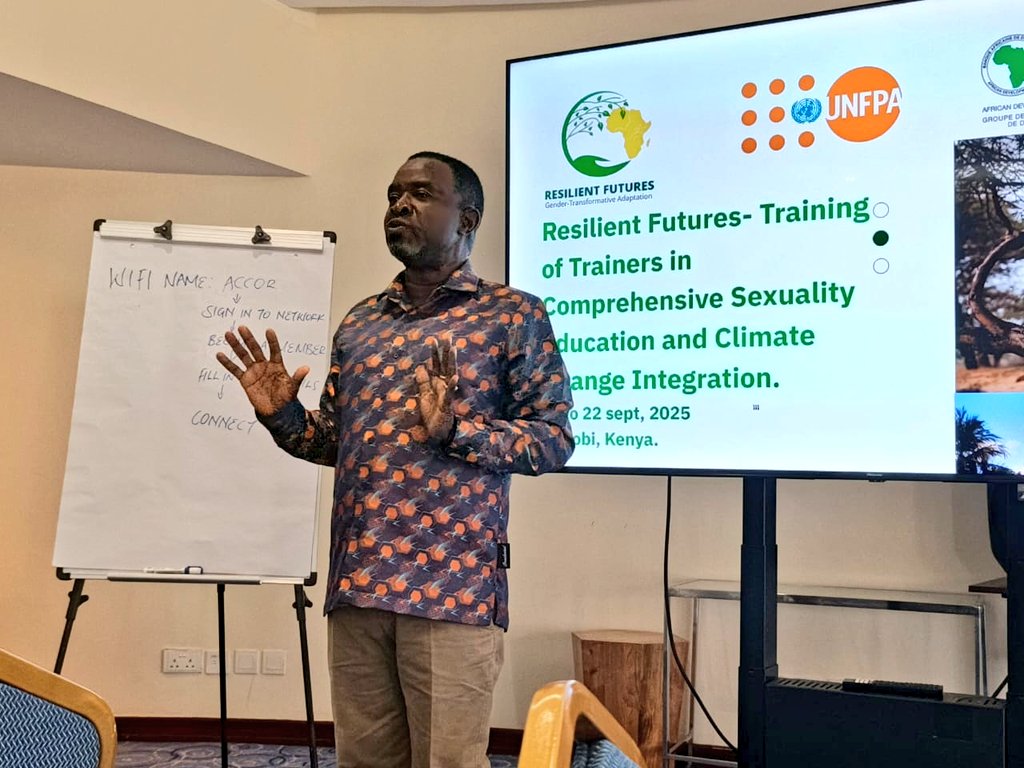 Icpd25YouthKE's tweet image. The #ResilientFutures Training of ToTs began yesterday, bringing together young people from across Kenya.

Day 1 introduced the training objectives, strengthened facilitation skills, and provided a foundation in #CSE while linking it to #Climatechange.