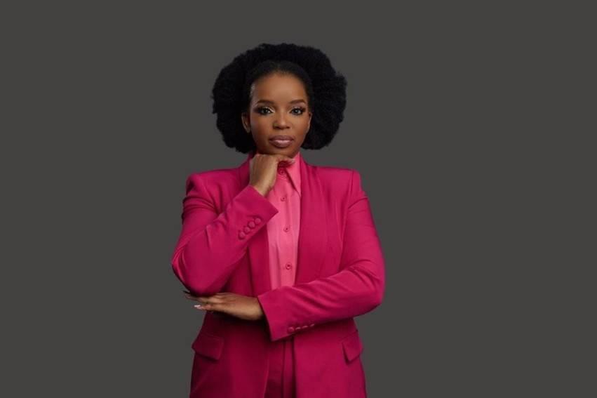 dailysunsa's tweet image. 🤟 Happy International Sign Language Day! Meet the heroes behind the hands - Pumza Sikumba and Khetha Mbatha bring breaking news to deaf viewers on Newzroom Afrika. #SignLanguageDay #Pumza ikumba #NewzroomAfrika #KhethaMbatha
snl24.com/dailysun/celeb…