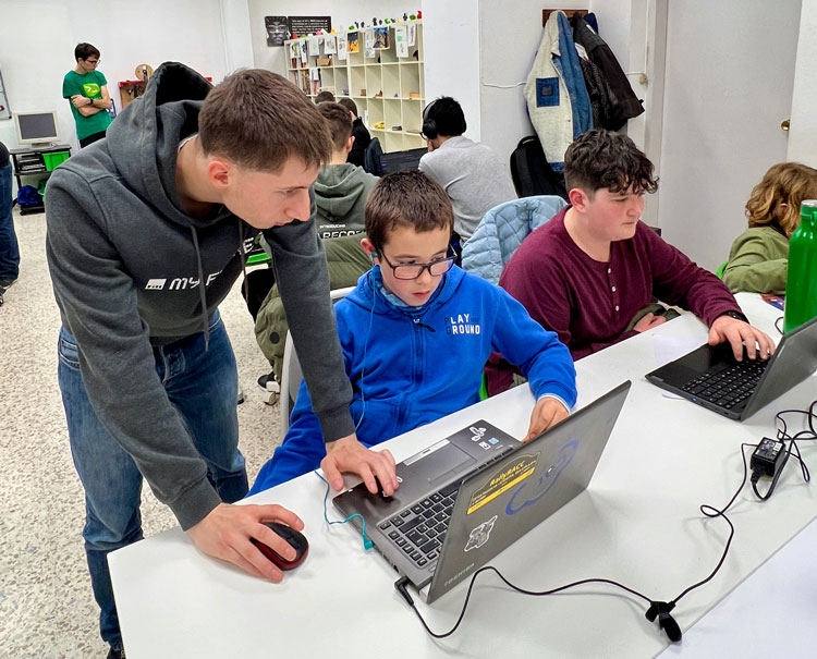codelearn_cat's tweet image. Aprendre a programar ens obre un món de possibilitats i ens permet convertir-nos en creadors. Però, com en tot camí d’aprenentatge, els primers passos no sempre són fàcils. Avui repassem els 7 errors més comuns a l'hora d'aprendre a programar: codelearn.cat/blog/els-7-err…