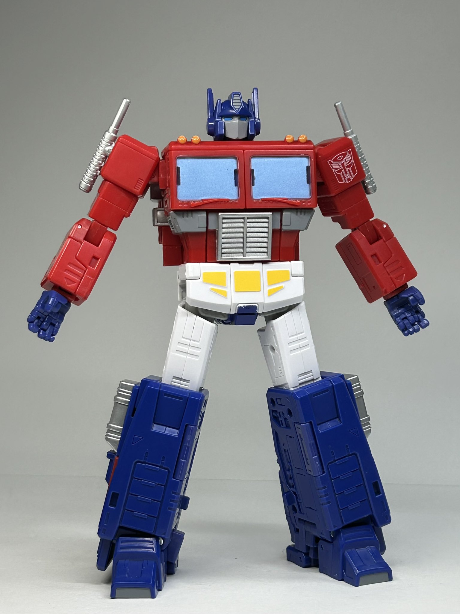 ゴジラ　オプティマスプライム メガトロン　セット トランスフォーマー」と「ゴジラ」がコラボ。可動フィギュア