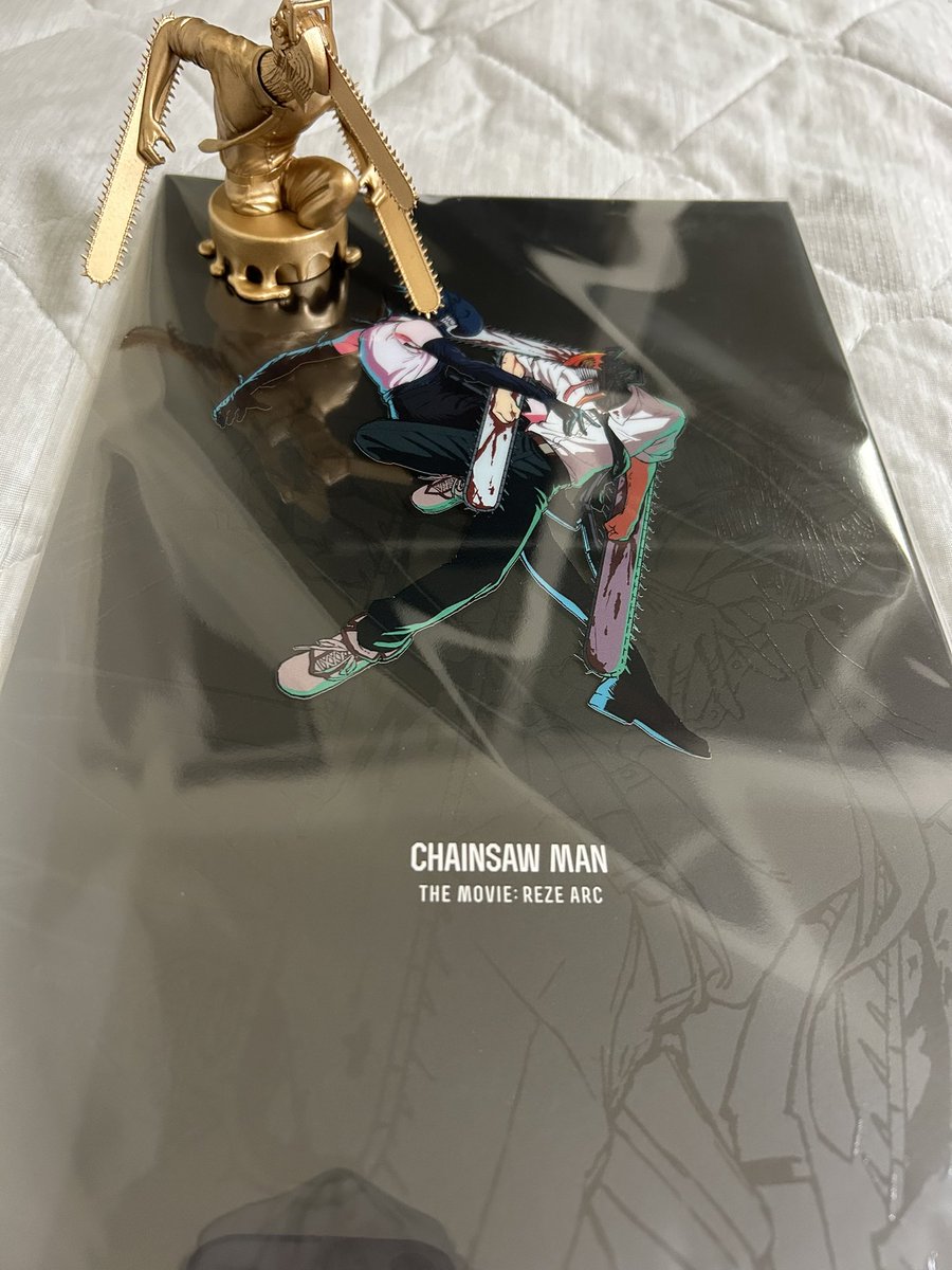 チェンソーマンめちゃくちゃ面白かった！！
買うつもり無かったんだけどパンフとミニフィギュア買っちゃいました！
もう1回見に行きたいな〜