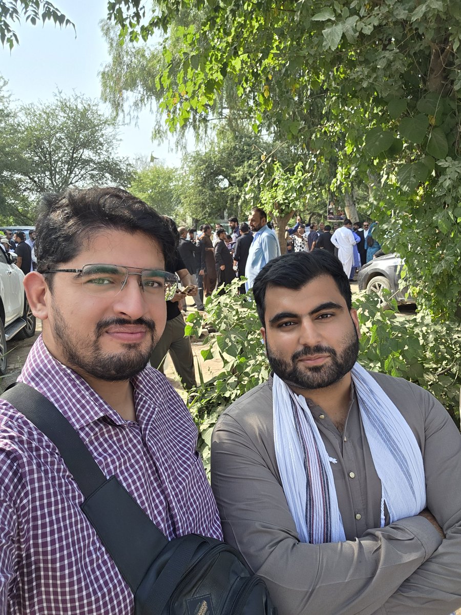 اڈیالہ جیل کے باہر۔۔۔۔۔