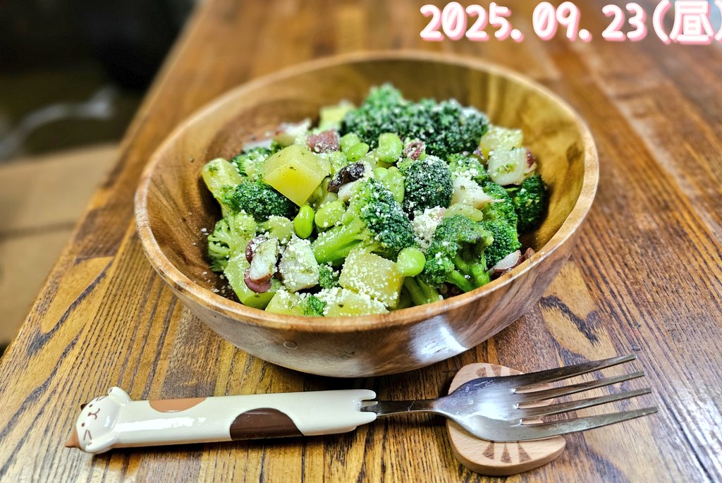 ONIcha_diary's tweet image. 今日の鬼ちゃメシ🥢

昼🔆
セブンイレブンの
たことブロッコリーのバジルサラダ風
夜🌃
豚しゃぶサラダ🥗
豚汁(アカモク入り)

久々のトプレ💥🔫
たーのーちぃい🥳🥳

ごちごち🍀*

#自炊
#ダイエット飯
#健康食
#家庭菜園
#野菜
#PUBGMOBILE