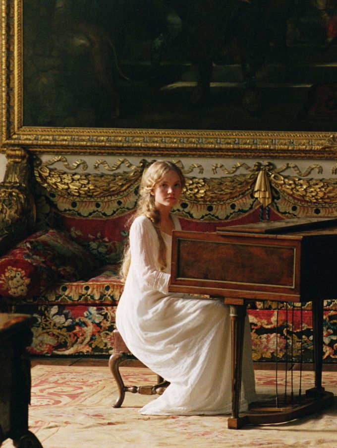 wasn't convinced on tamzin merchant as daenerys until i saw her in pride and prejudice like wait...