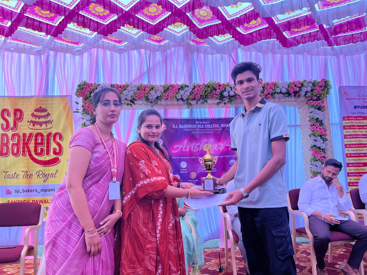 KLE_bca_nipani's tweet image. One Minute, One Chance, Unlimited Energy! 
A huge round of applause to the winners of the One Minute Game Event at Avishkar 4.0 

Congratulations to Winners 

 1 Place   Mr. Yusuf Jakate of
G I Bagewadi PU College Nipani

 2 Place  Mr. Ritesh Dhanavade of
G I Bagewadi PU College