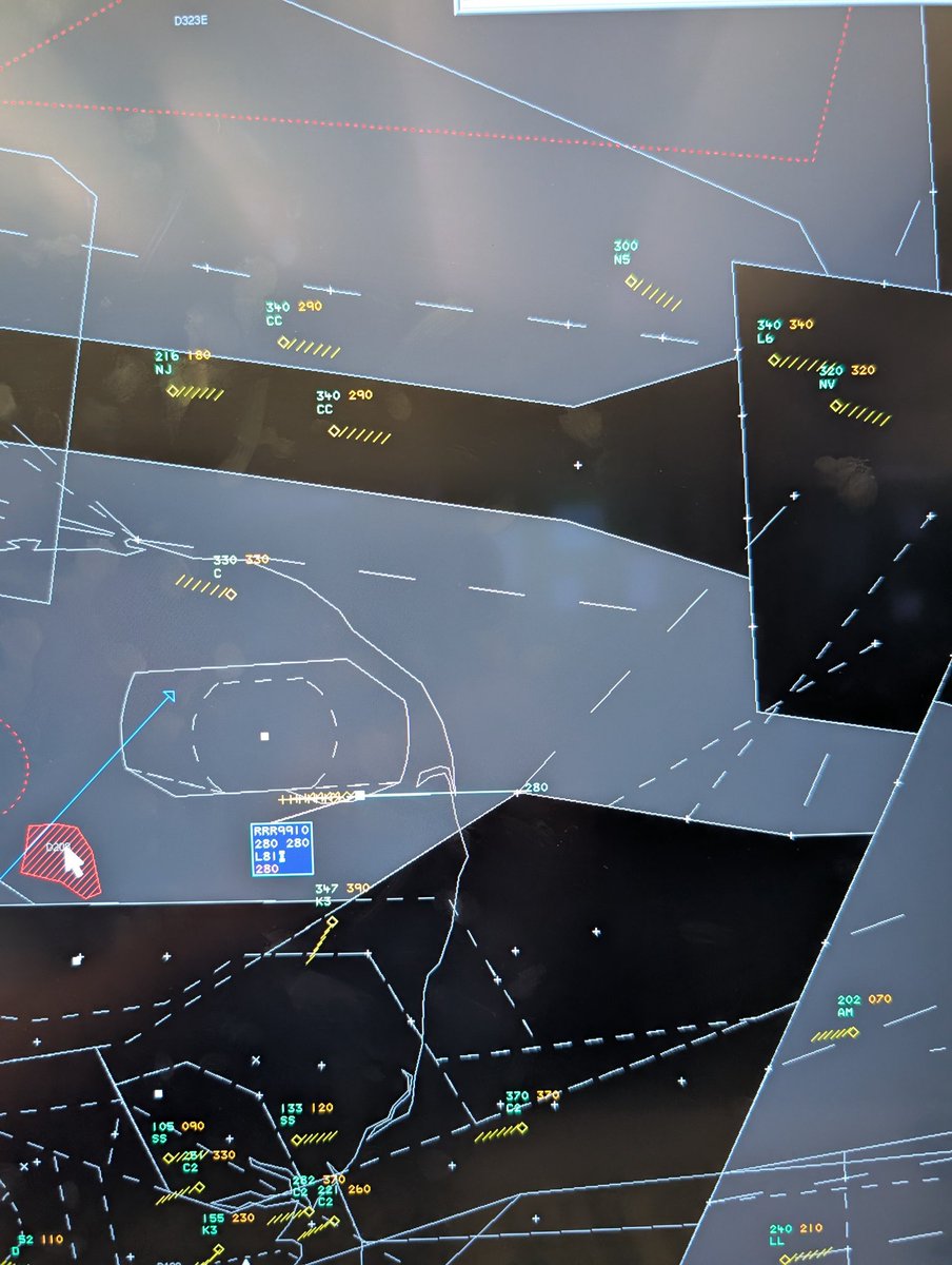 78SqnSwanwick's tweet image. Last night we supported Typhoons from @RAFConingsby and a Voyager from @RAFBrizeNorton, conducting another operational sortie under NATO’s Eastern Sentry in response to the Russian violation of Polish airspace.

#WeAreNATO #WeEnable