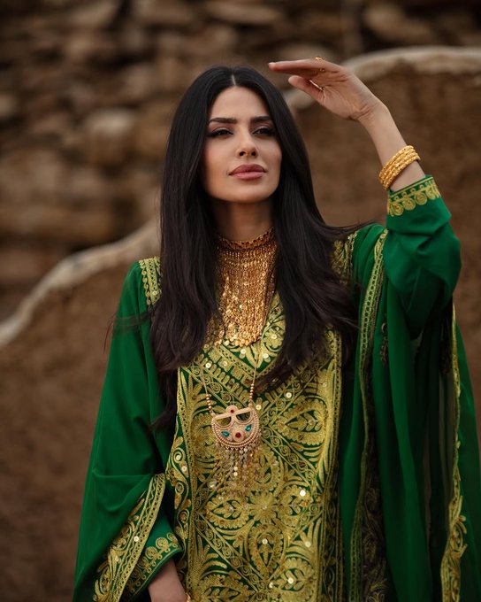 من التسريحات التراثية إلى المكياج والألوان العصرية.. دليلكِ الجمالي مع "هي" لليوم الوطني السعودي 95. اكتشفي أبرز الإطلالات وشاركينا:أي أسلوب تفضلين؟ #اليوم_الوطني 