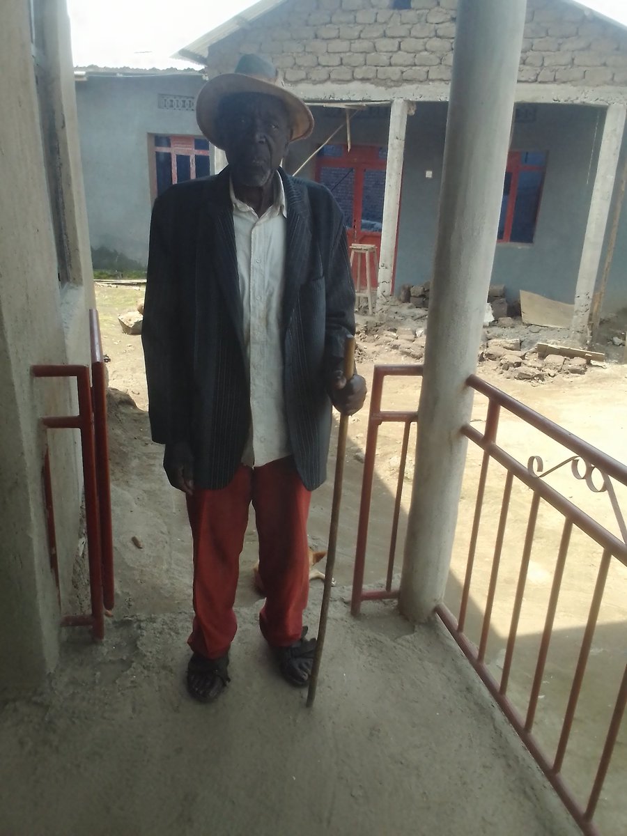 BIRABABAJE 
======
Kubona umuntu yizigamira muri <a href="/RSSB_Rwanda/">Rwanda Social Security Board</a> agasaza nabi abunza imbehe mu bakazana ngo ni uko yatinze gusaba ibye! Aya mategeko yaba ari akandare! Ibisubizo mwahaye <a href="/ChallUmurerwa/">Umurerwa Chall M23</a> sinanyuzwe,uyu musaza koko ubu abure amafaranga ye yizigamye!
<a href="/RwandaLabour/">Ministry of Public Service and Labour | Rwanda</a>