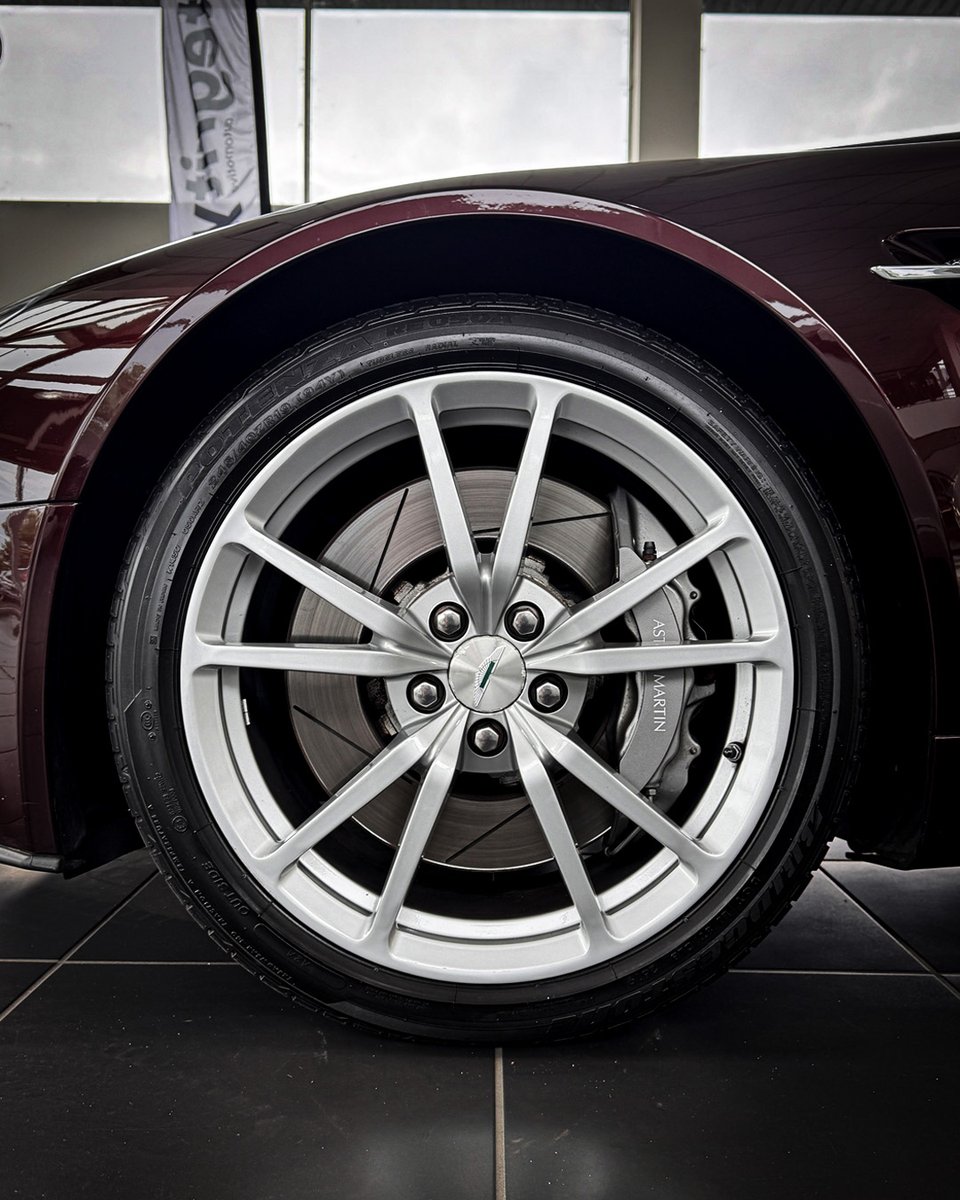 Integauto's tweet image. Fresh to the showroom — the Aston Martin Vantage in Divine Red. Combining unmistakable design with the power and precision you’d expect from Aston Martin
