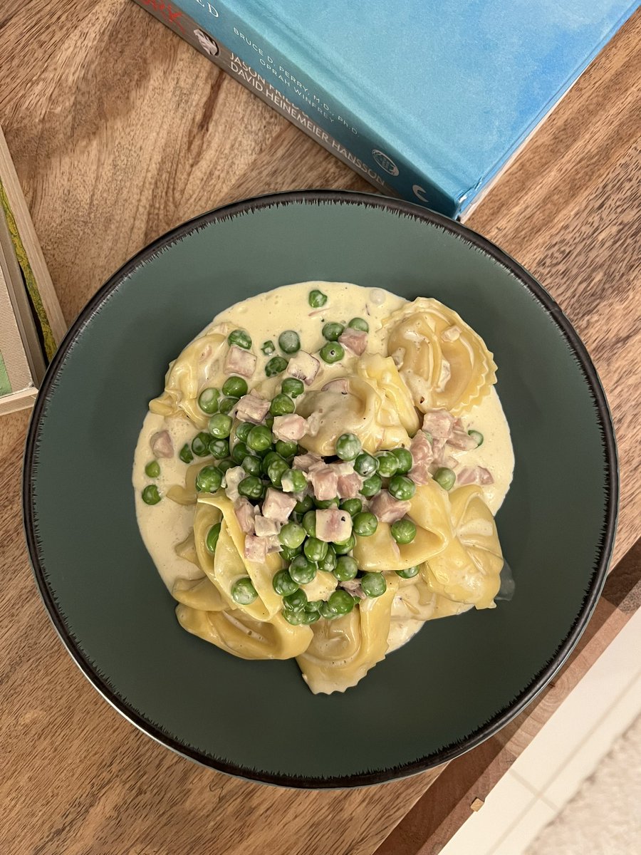 Tortelli con Panna Prosciutto e Piselli. So good 😊 I can eat it for a week straight. #tuesdaymotivations #Food #SexyFood