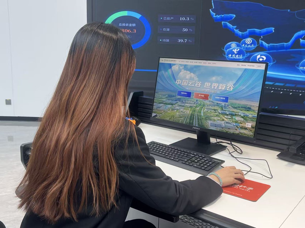 InnerMongolia22's tweet image. A blink takes 0.3 seconds—enough time for data to make 40 round trips between #InnerMongolia and Beijing. ⚡

With green #supercomputing, delays are kept under 5 ms to the Beijing-Tianjin-Hebei region, driving China&apos;s &quot;East Data, West #Computing&quot; initiative.
#NorthChinaTour