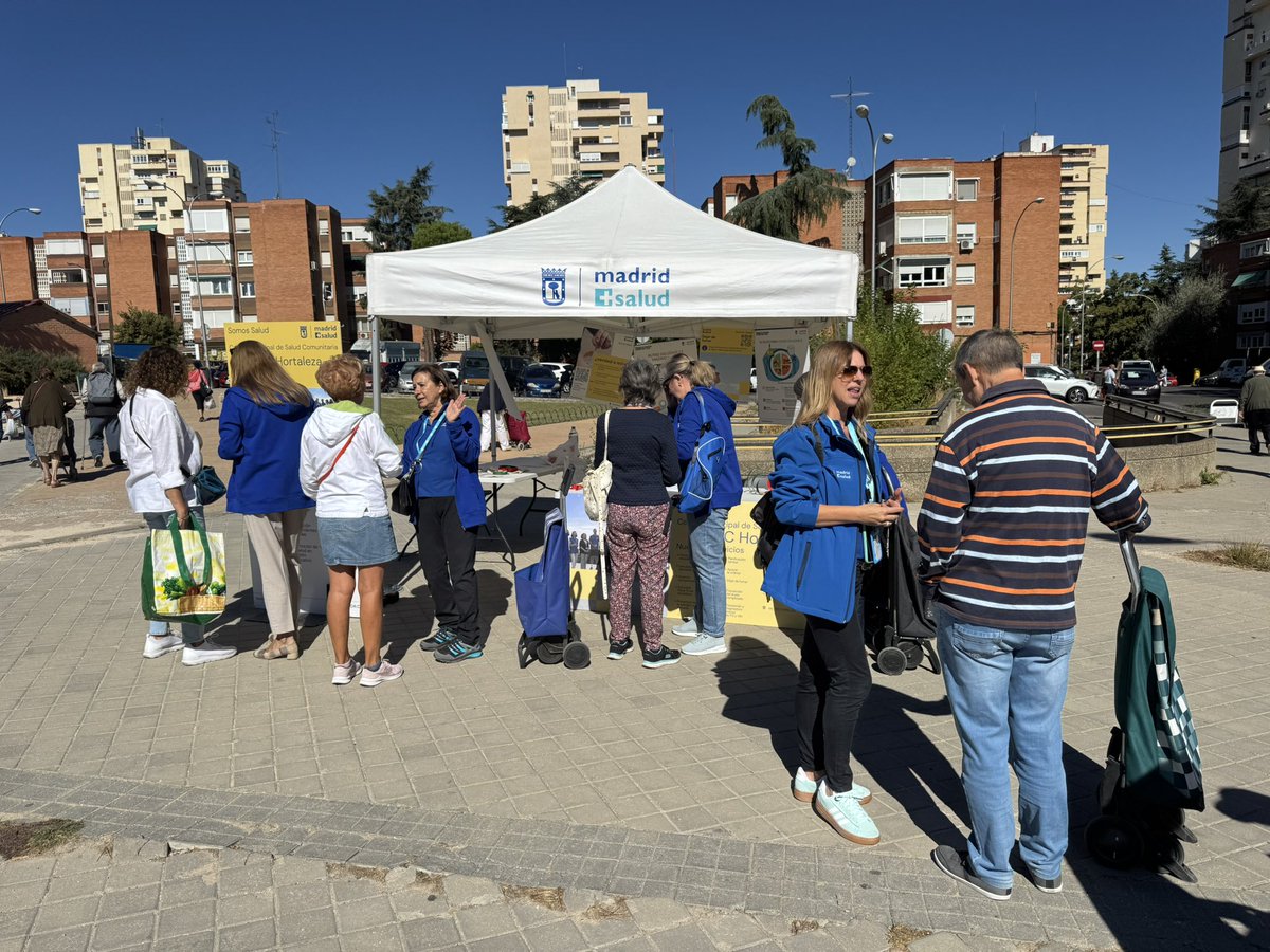 davidperez's tweet photo. ❤️ Desde la @JMDHortaleza celebramos la #semanadelcorazon con muchas actividades, hoy he visitado una de ellas realizada con @madridsalud @InmaSanzO para informar a los vecinos de #Hortaleza sobre hábitos saludables para el corazón. https://t.co/zxVkCLRUIW