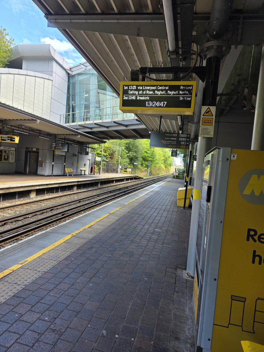 Barnzie83's tweet photo. @merseyrail Trains leaving early again!!! What is the point in a timetable when you don't keep to it? https://t.co/dIHm7tqDBc
