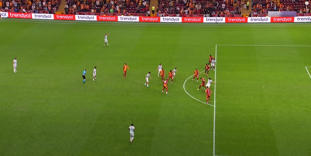 İlk görsel Arsenal – Manchester City maçından. Arsenal’in topla buluşma haritasına bakıldığında, Zone 14 dışında neredeyse sahanın her metrekaresinde topa dokundukları görülüyor. Ancak Manchester City savunması, Arsenal’in Zone 14’te topla oynamasına kesinlikle izin vermemiş.