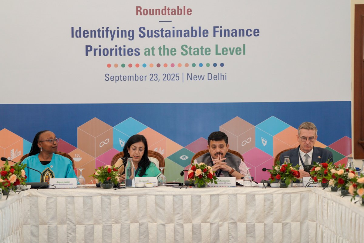 UNDP_India's tweet photo. To fast-track the #SDGs, @FinMinIndia, @UNDP_India & @EU_in_India today convened 21 States & UTs under the Sustainable Finance Facility.

#SFF is a platform to help States/UTs design innovative financing instruments & build capacity to mobilize private capital for sustainable development.

Priorities ahead:
💡 Innovative finance – thematic bonds, blended models
🌱 Focus sectors – climate resilience, agriculture, sustainable growth
📈 Capacity – impact measurement, best practices

At #UNDPIndia, we’re committed to working with governments & partners to unlock new pathways for financing development -  accelerating progress towards #ViksitBharat2047 & the #SDGs.
