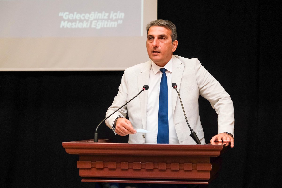 EskHaberOtesi's tweet image. Özel EOSB Mesleki ve Teknik Anadolu Lisesi, “Tayvan Adam” lakabıyla tanınan ünlü
sanatçı, sunucu ve yazar Rıfat Karlova’yı ağırladı. Öğrencilerle bir araya gelen Karlova
haberotesi.com.tr/tayvan-adam-ri…
@nadirkupeli #EOSB