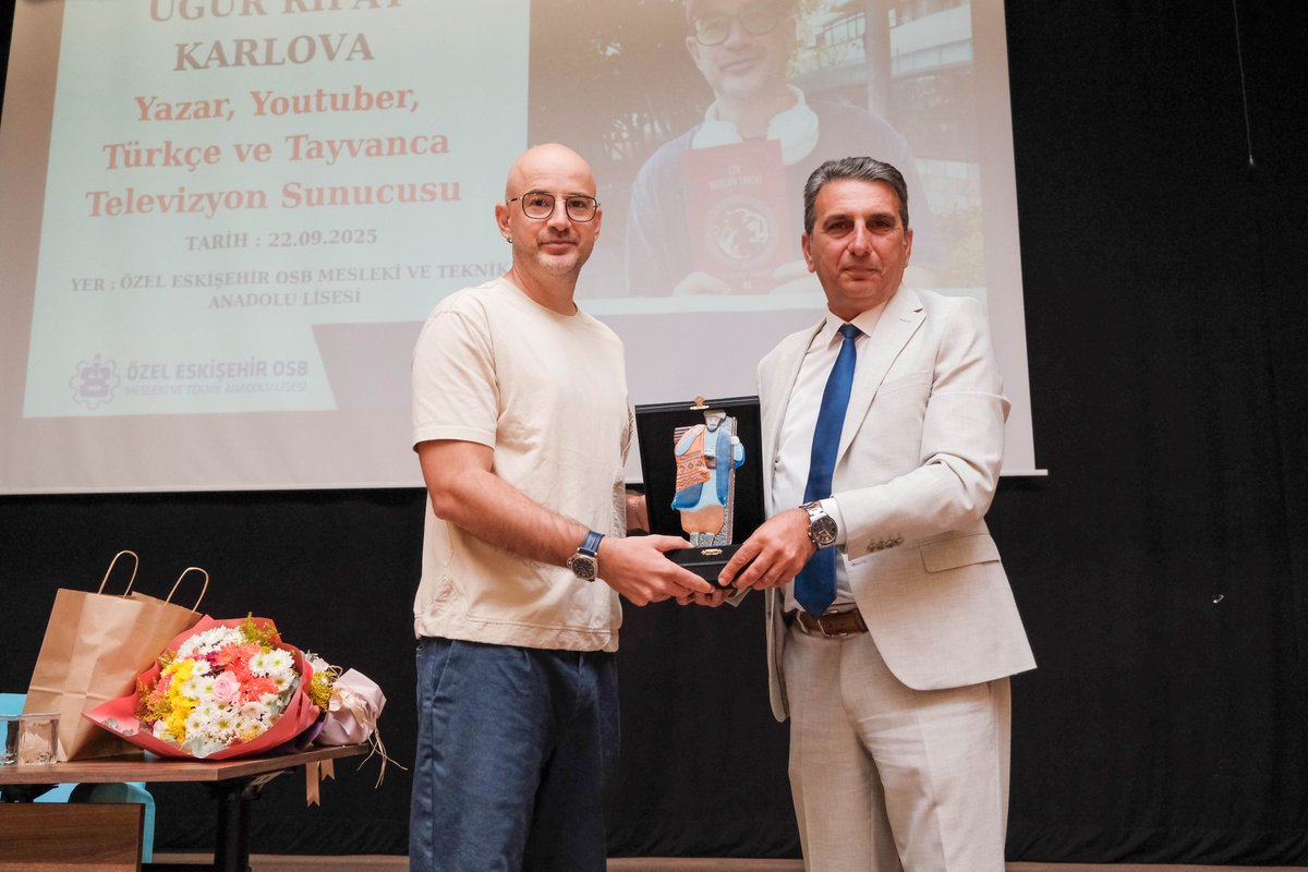 EskHaberOtesi's tweet image. Özel EOSB Mesleki ve Teknik Anadolu Lisesi, “Tayvan Adam” lakabıyla tanınan ünlü
sanatçı, sunucu ve yazar Rıfat Karlova’yı ağırladı. Öğrencilerle bir araya gelen Karlova
haberotesi.com.tr/tayvan-adam-ri…
@nadirkupeli #EOSB