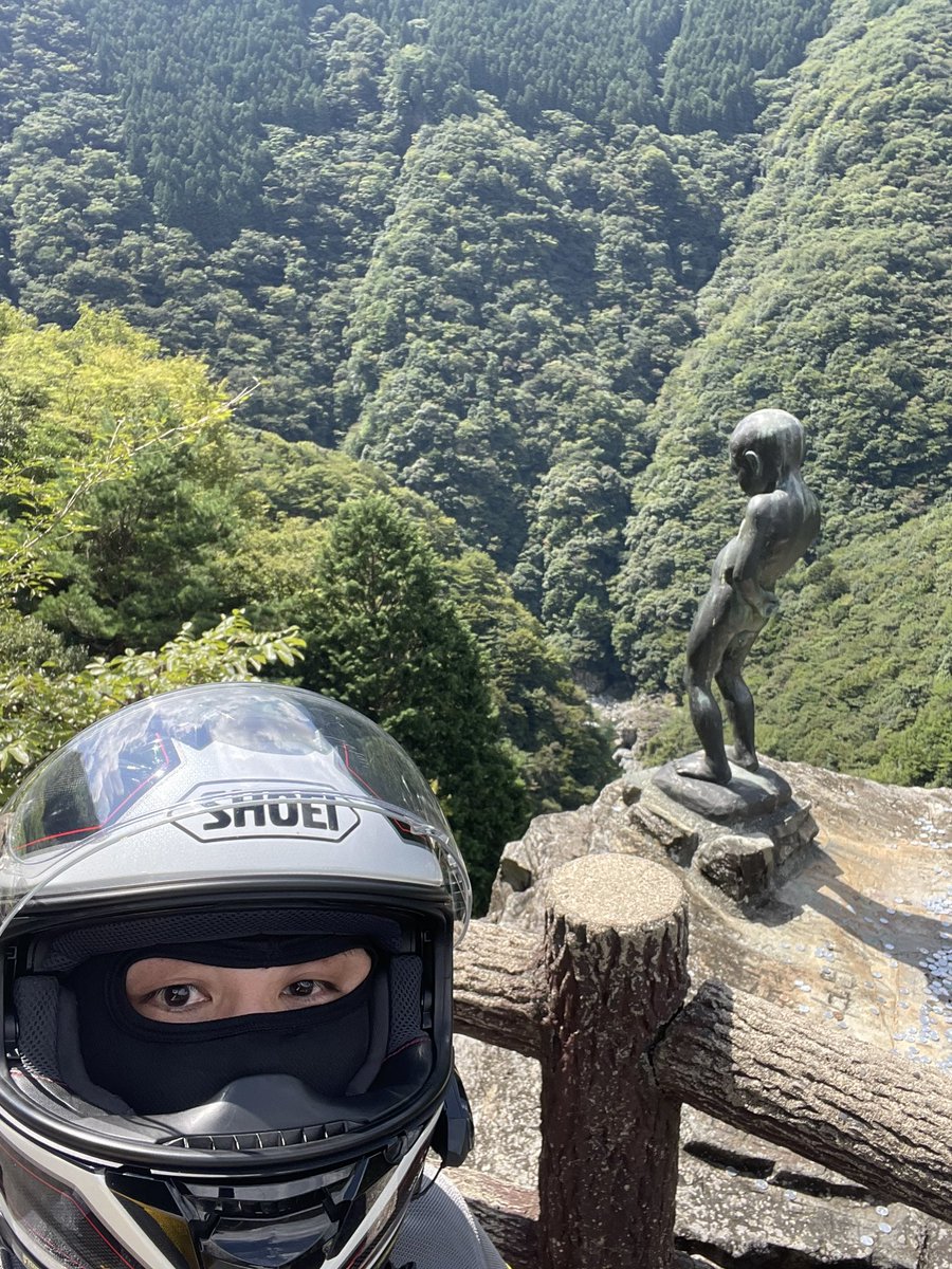 torosukebe's tweet photo. 1週間会社を休み四国に上陸じゃ！
ちなみに今日　スズメバチ🐝に途中で刺されました。道の横でズボンおろしてパン1️⃣で毒を絞り出したが...通る車からは変態と思われただろうな...
#CB650R https://t.co/Nu94Iut2FX