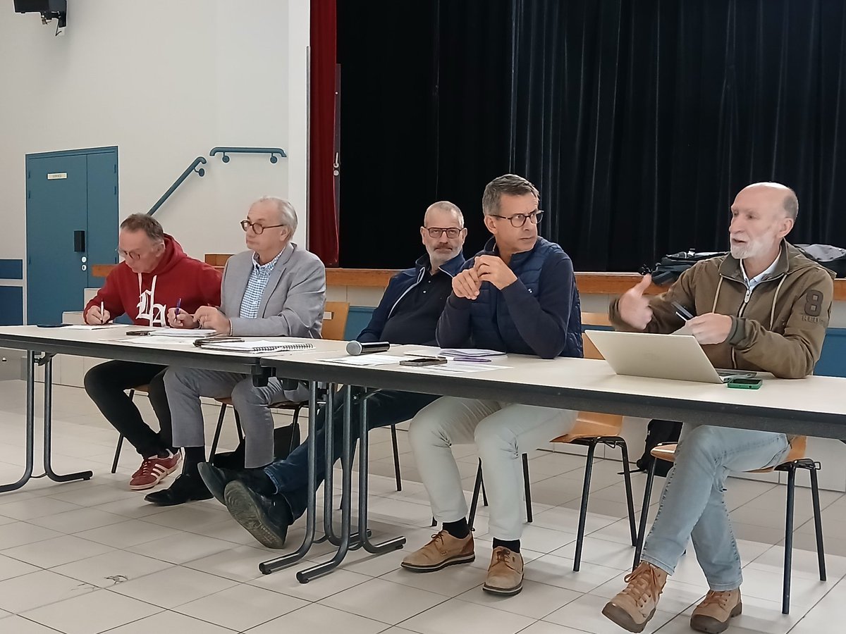 FDSEA Vendée (@fdseavendee) on Twitter photo 🟢🔴 Réunion d'information GDS <a href="/ChambagriPdL/">Chambres agri PdL</a> . 🐄🐂 FCO 8 et FCO3 omniprésentes entraînent des problèmes de reproduction ➡️ vaccination 🟢🔴 Réunion d'information GDS <a href="/ChambagriPdL/">Chambres agri PdL</a> . 🐄🐂 FCO 8 et FCO3 omniprésentes entraînent des problèmes de reproduction ➡️ vaccination