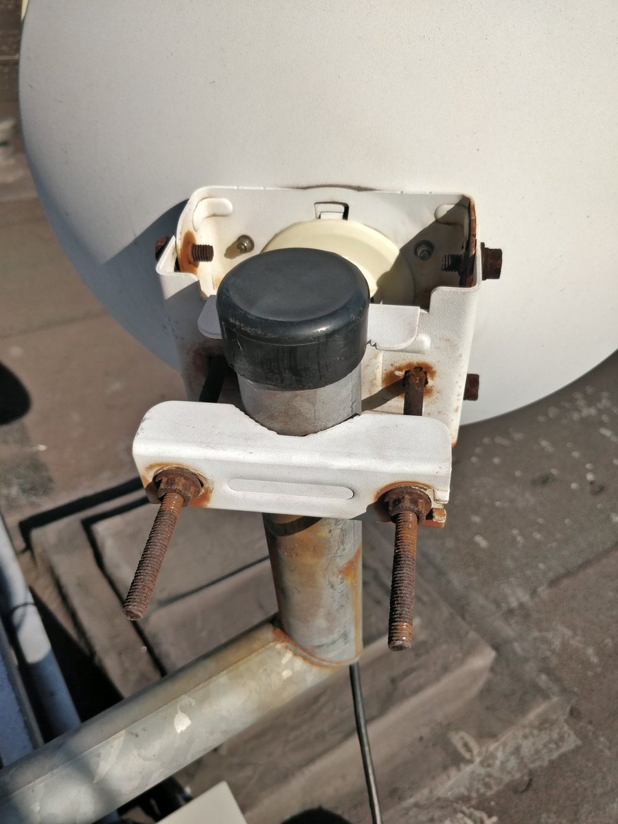 Am WE kurz am #HamNet Standort #DB0ABZ gewesen und wieder nicht Paternoster fahren können 😒

Dafür testweise eine Antenne nach Wolfenbüttel gedreht und -60 dBm Pegel erreicht.

Hier neben dem Stahlwerk sieht man immer gut den Unterschied zwischen Profi- und Consumer-Hardware.