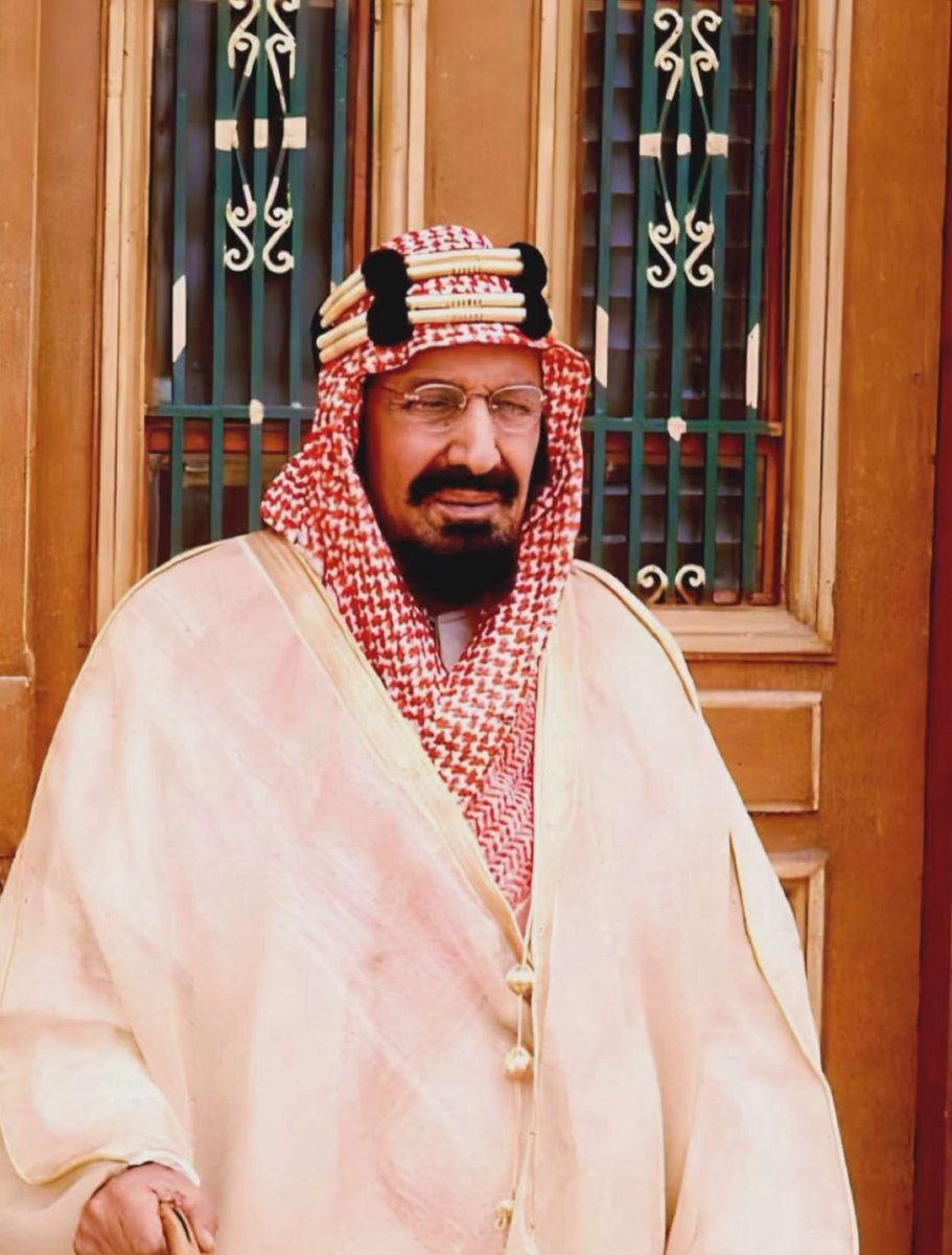 تأسست بلادنا على يد موحدها #الملك_عبدالعزيز رحمه الله وتوارثنا رسالته ونهجه على مر السنين.

حفظ الله خادم الحرمين الشريفين #الملك_سلمان_بن_عبدالعزيز وسمو سيدي ولي العهد الامير #محمد_بن_سلمان وأدامهم ذخراً وفخراً وعزاً

#عزنا_بطبعنا_95