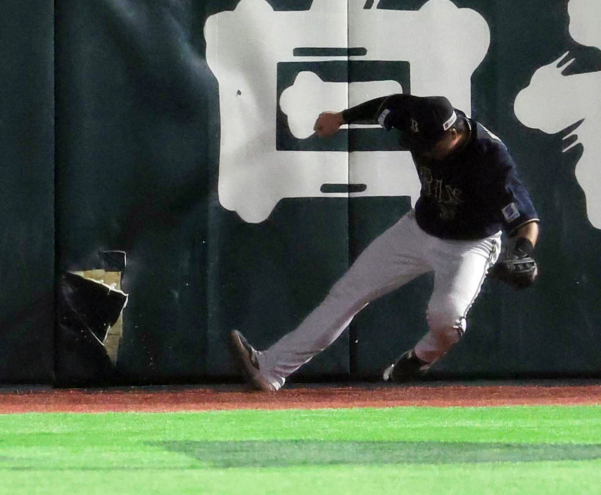 気迫のプレー！
 #広岡大志 選手
#Bs2025
#Orix_Buffaloes
#オリックス・バファローズ

スポーツ報知の野球情報
hochi.news/npb/