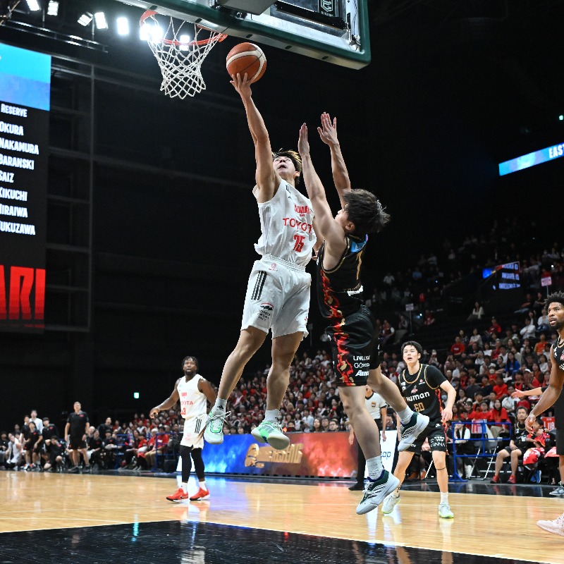 ALVARK_TOKYO's tweet photo. 𝐆𝐀𝐌𝐄 𝐑𝐄𝐏𝐎𝐑𝐓 
アルバルク東京 75-68 大阪エヴェッサ 

#2 大倉颯太「インテンシティをあげて、後半は我慢して戦えた。バスケットの土台はできてきているので、質を高めていきたい。今日もたくさんのファンの姿が見えて、朝早いゲームだったにも関わらず本当にありがたかった」